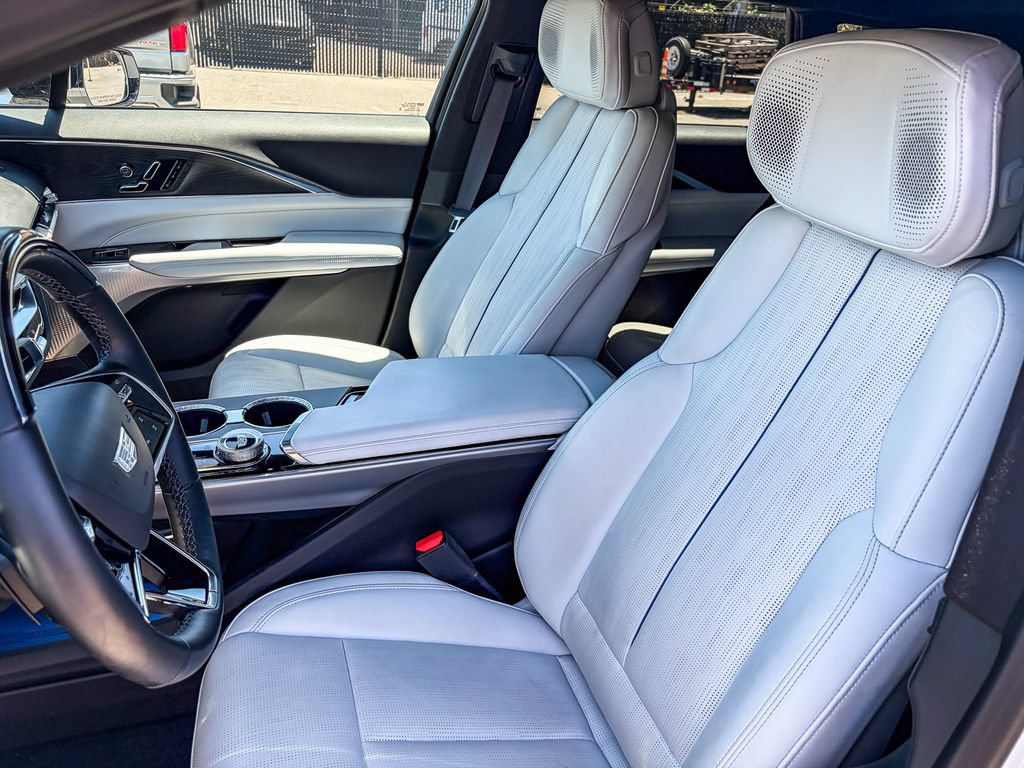 Certified 2024 Cadillac Lyriq Luxury AWD/4WD image 32