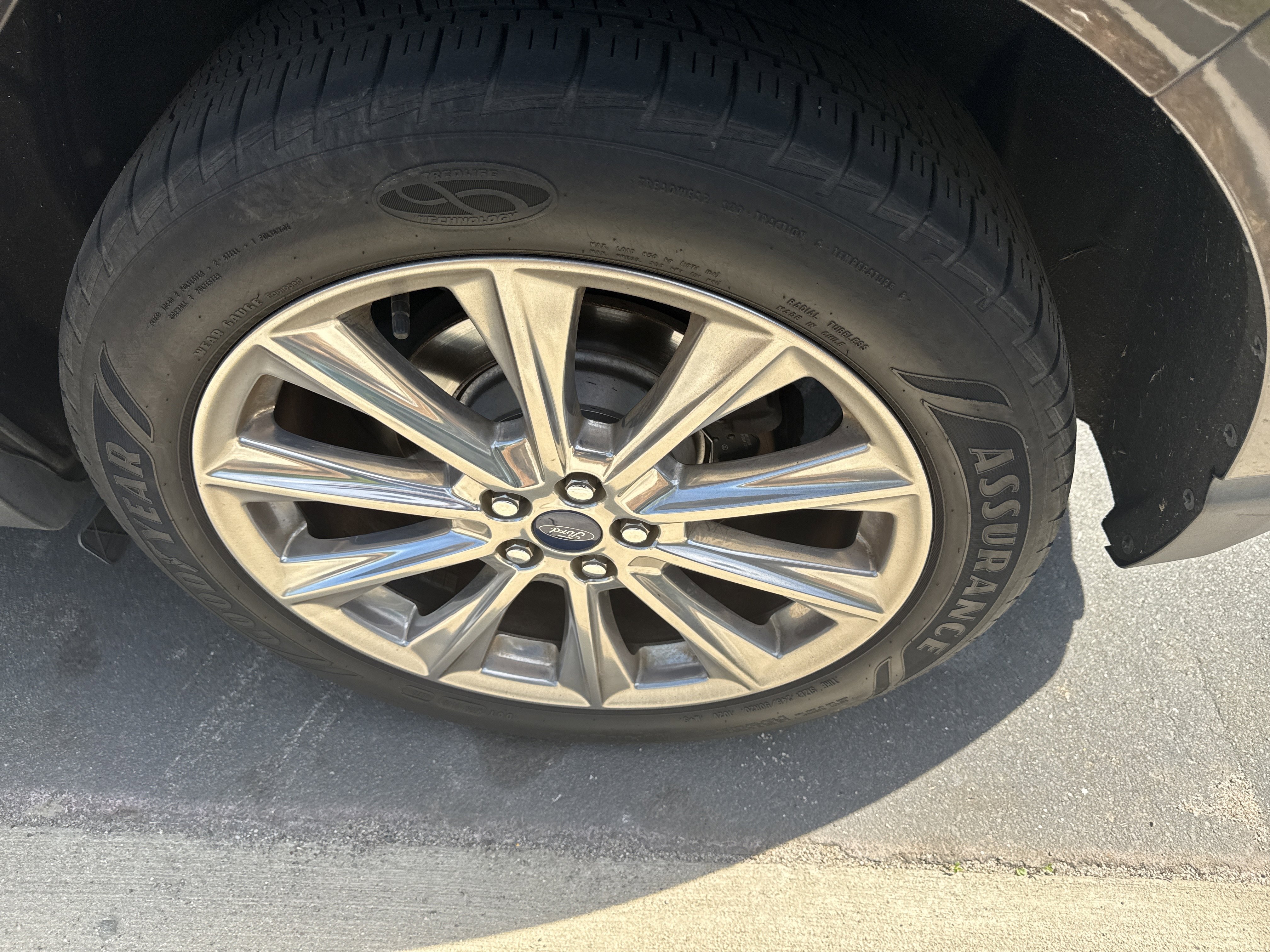 Used 2018 Ford Edge Titanium w/ Equipment Group 302A AWD/4WD image 11