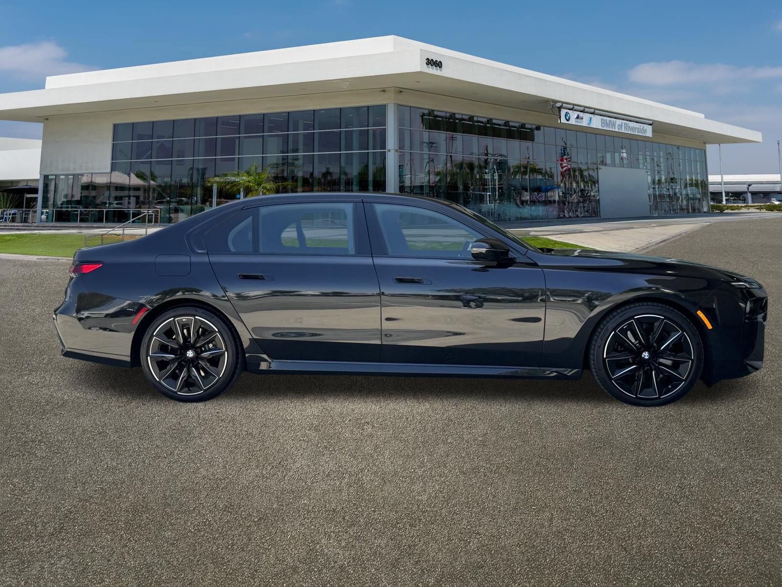 Used 2025 BMW 740i xDrive w/ Premium Package AWD/4WD image 12