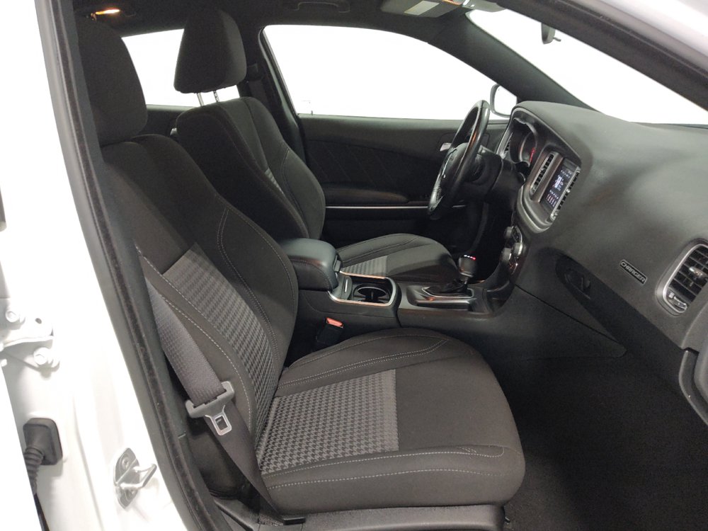 Used 2022 Dodge Charger SXT w/ Cold Weather Package RWD image 21
