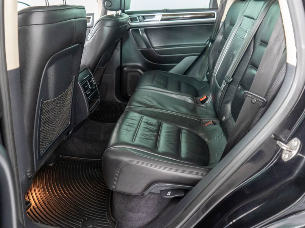 Used 2017 Volkswagen Touareg Executive image 11