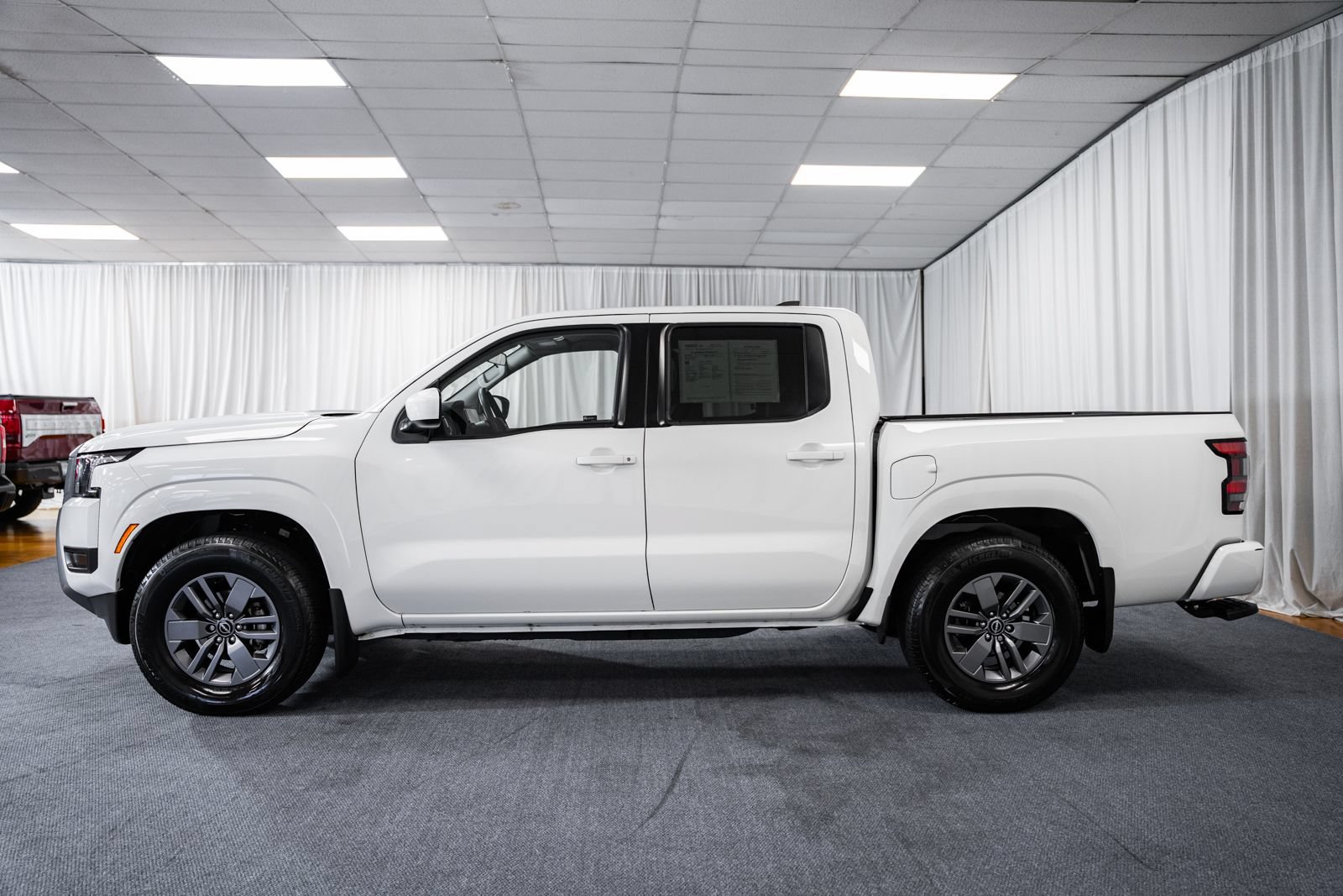 Used 2025 Nissan Frontier SV RWD image 5