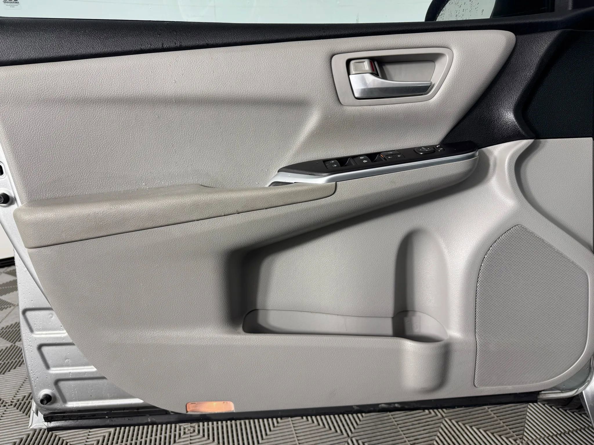 Used 2017 Toyota Camry SE image 34