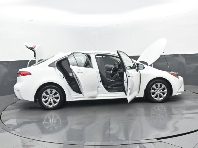Used 2025 Toyota Corolla LE FWD image 32