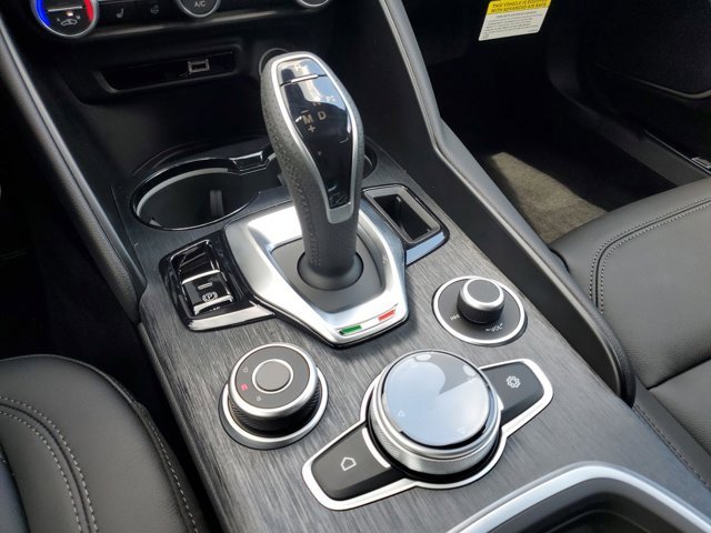 New 2023 Alfa Romeo Giulia Sprint image 8