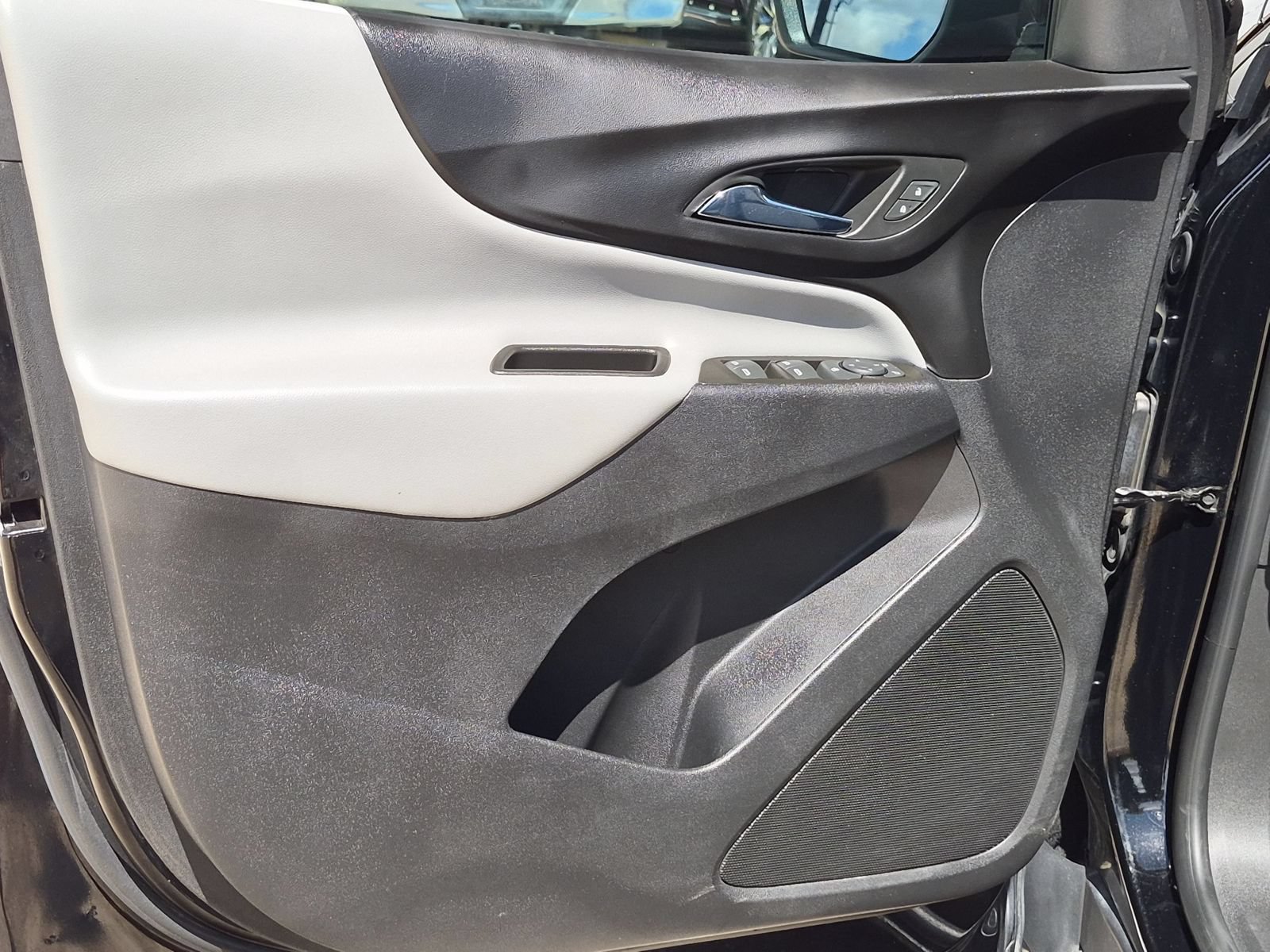 Used 2023 Chevrolet Equinox LS w/ LPO, Cargo Package FWD image 11