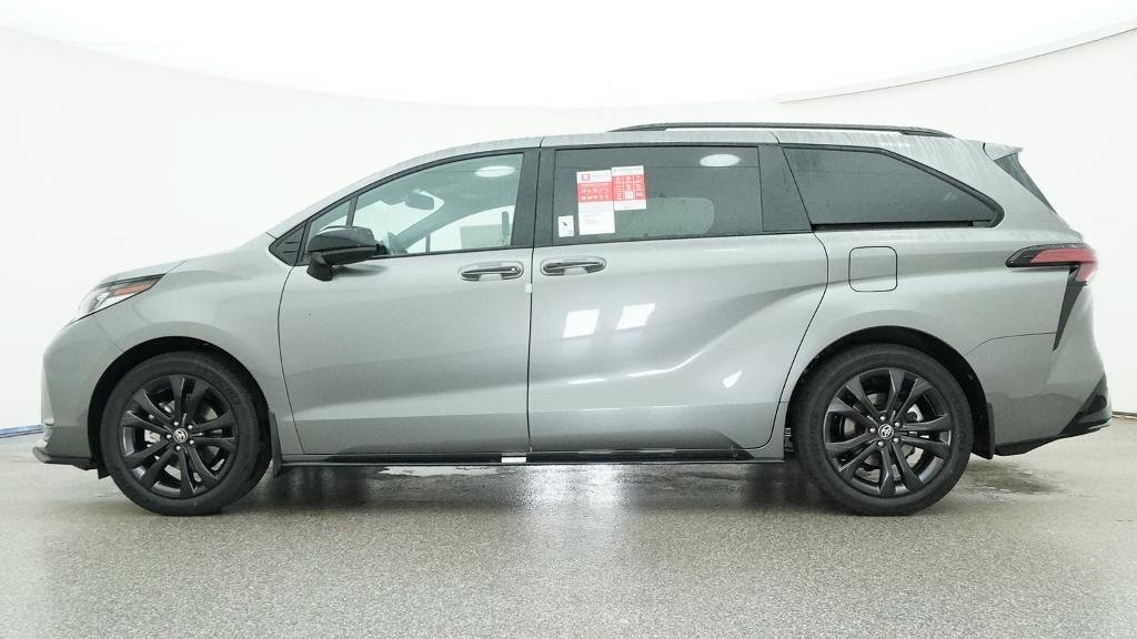 New 2026 Toyota Sienna XSE FWD image 2