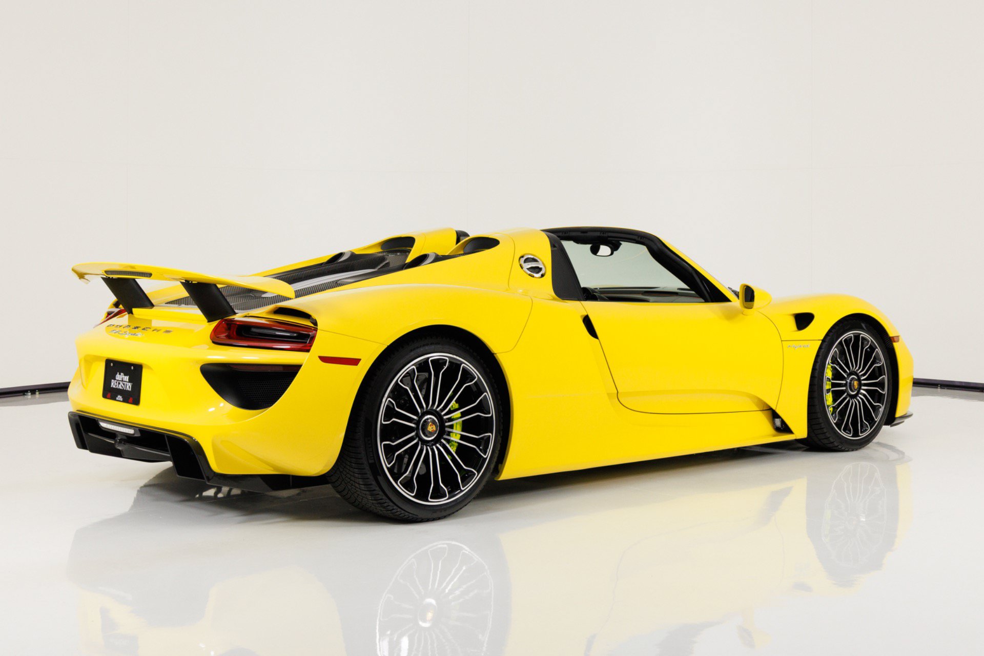 Used 2015 Porsche 918 Spyder AWD/4WD image 3
