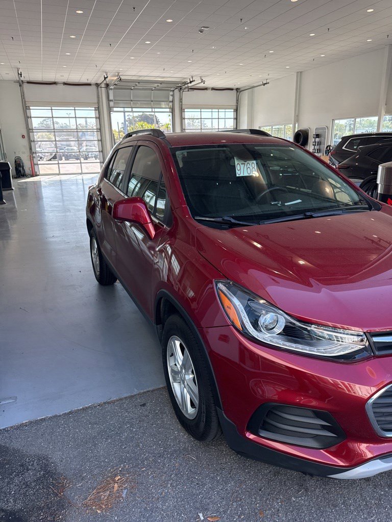 Used 2019 Chevrolet Trax LT w/ LT Convenience Package image 4