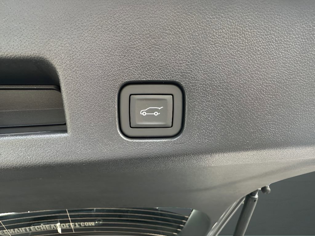 New 2026 Chevrolet Traverse LT image 11