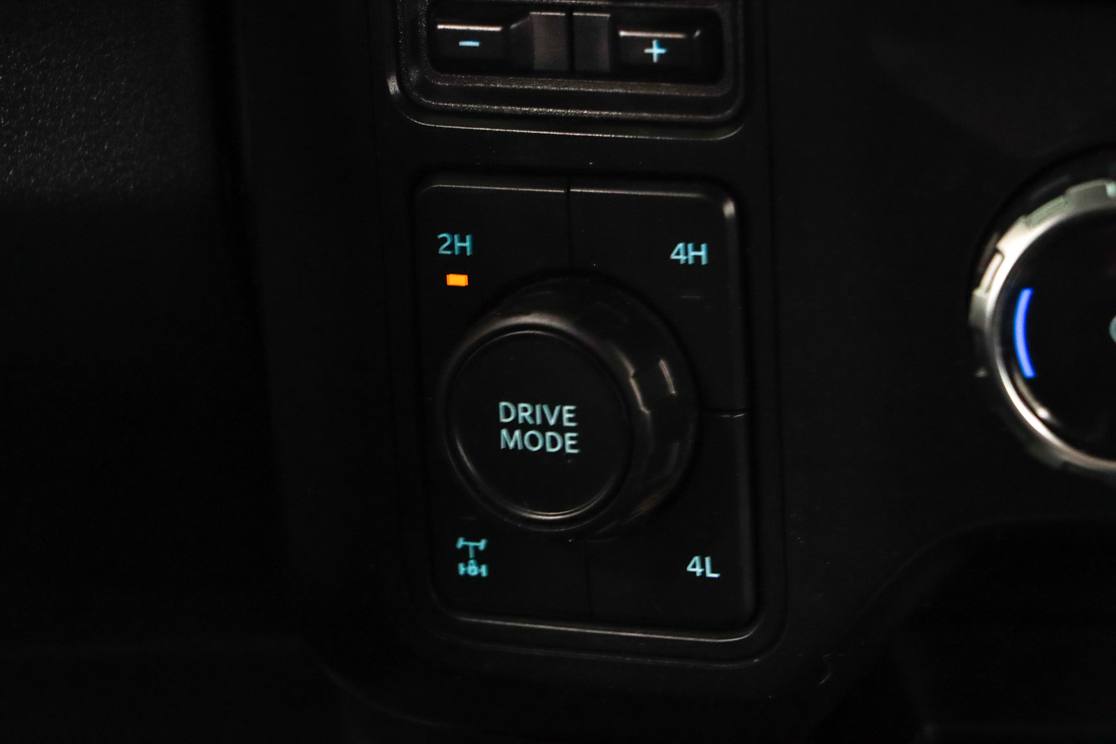 Used 2023 Ford F250 Lariat w/ Sport Appearance Package image 22