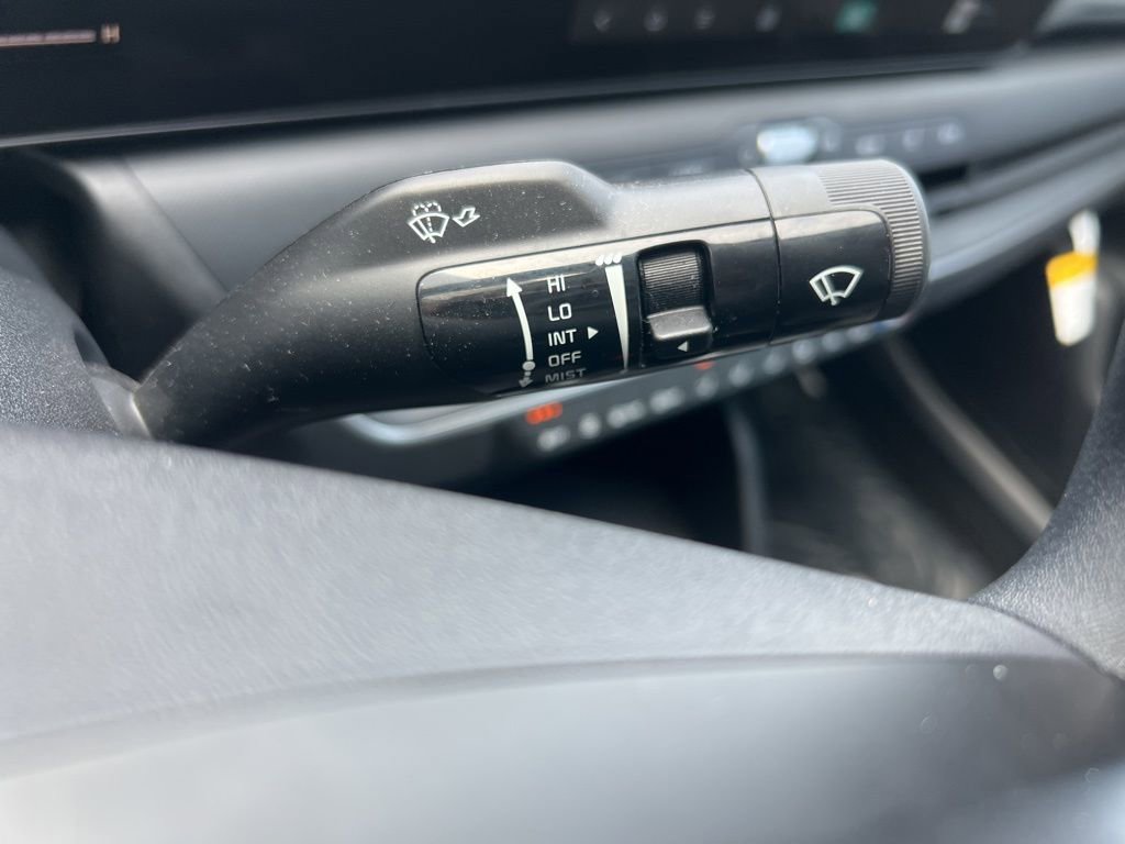 Used 2025 Kia K4 LXS image 46