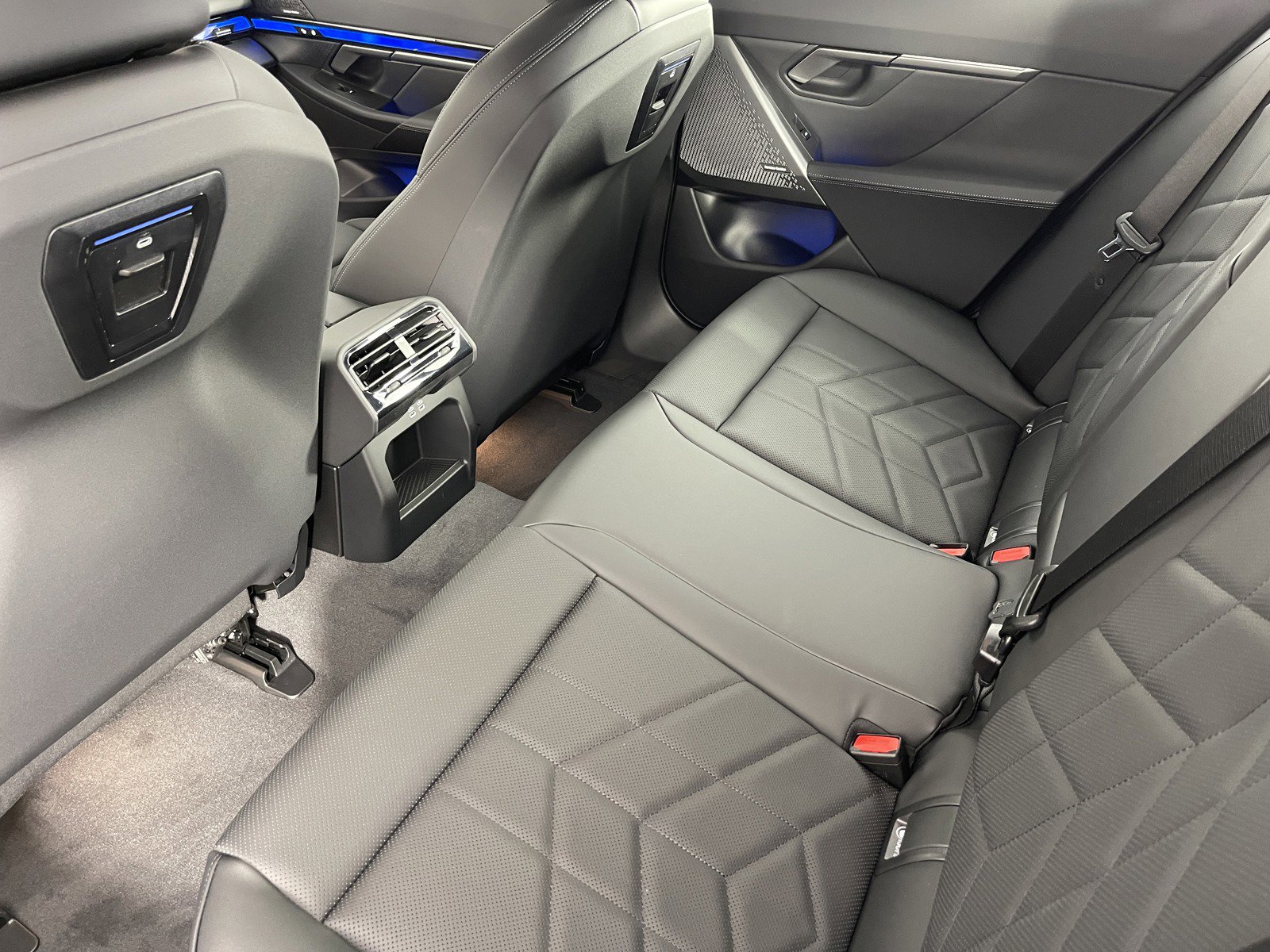 New 2024 BMW i5 eDrive40i w/ Premium Package image 35