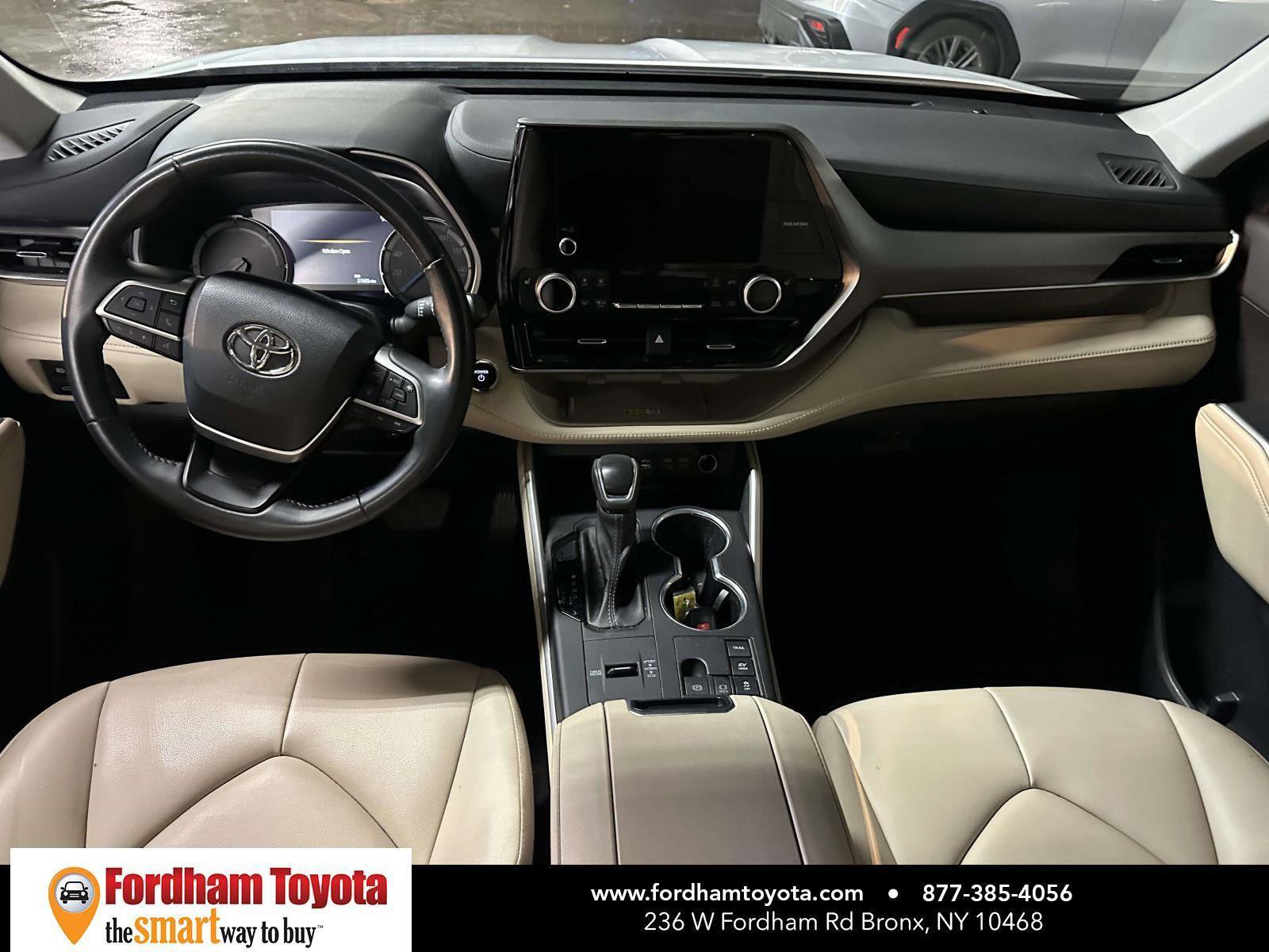 Used 2023 Toyota Highlander XLE AWD/4WD image 15