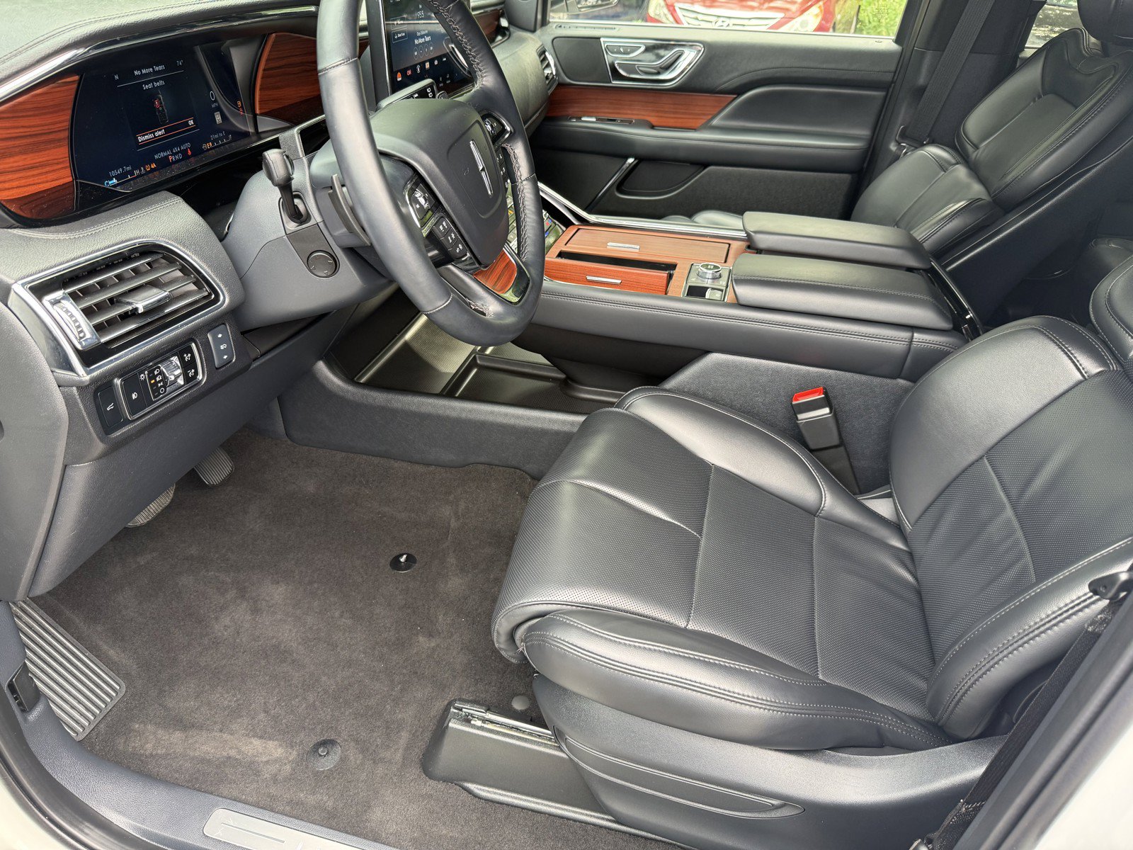 Used 2024 Lincoln Navigator Premiere AWD/4WD image 24