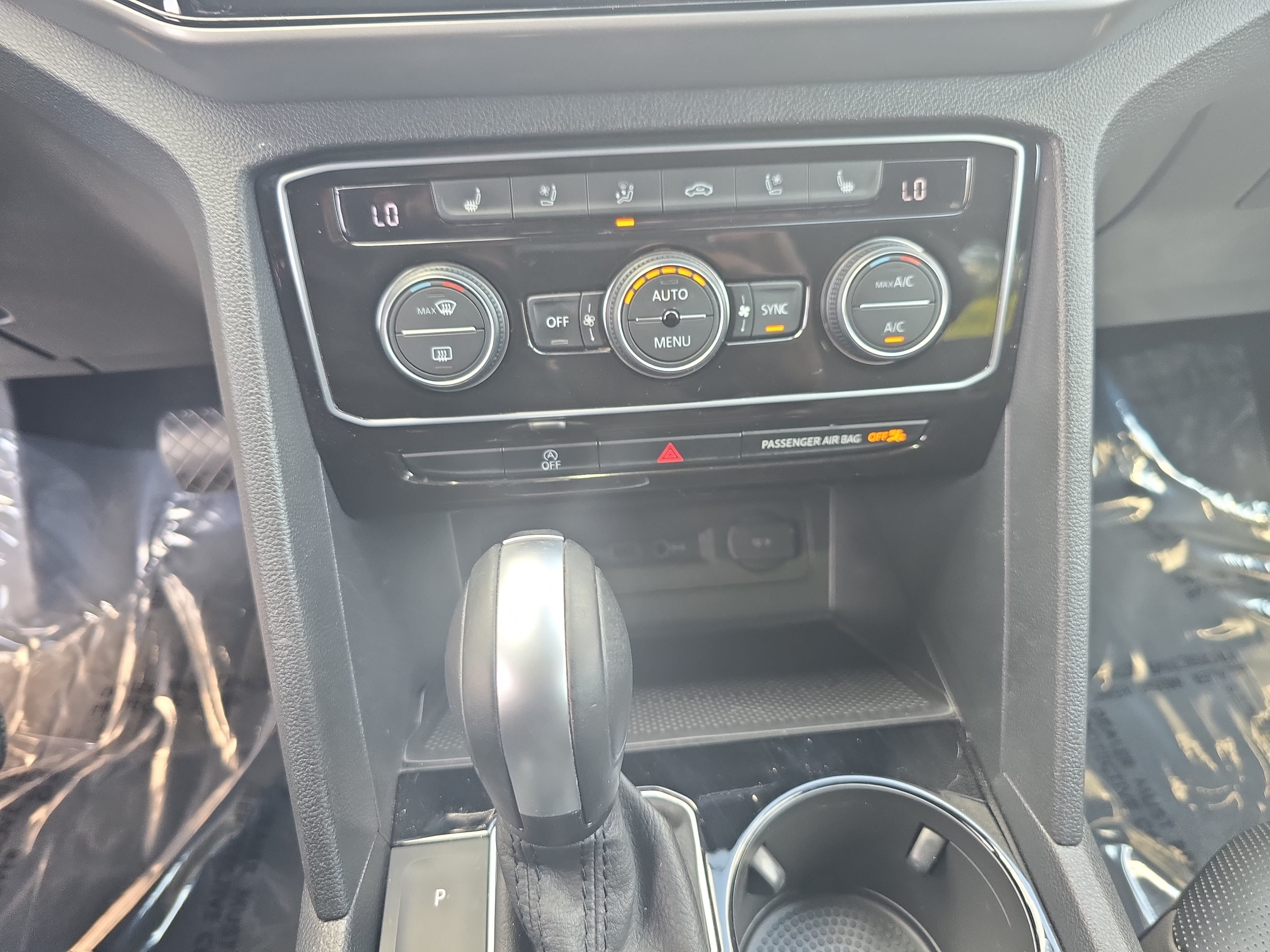 Used 2020 Volkswagen Atlas Cross Sport SEL Premium AWD/4WD image 24