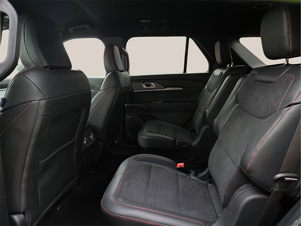 Used 2025 Ford Explorer ST image 10