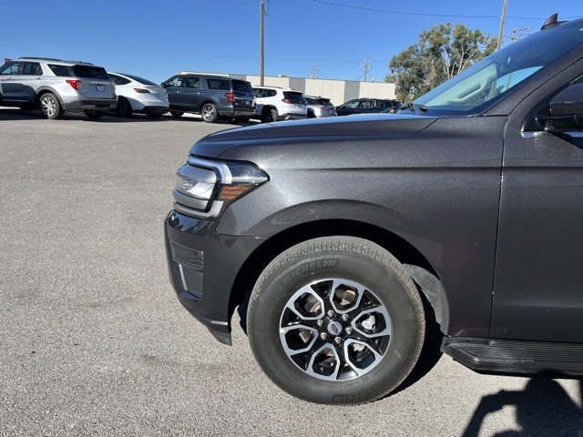 Used 2023 Ford Expedition Max XLT image 4