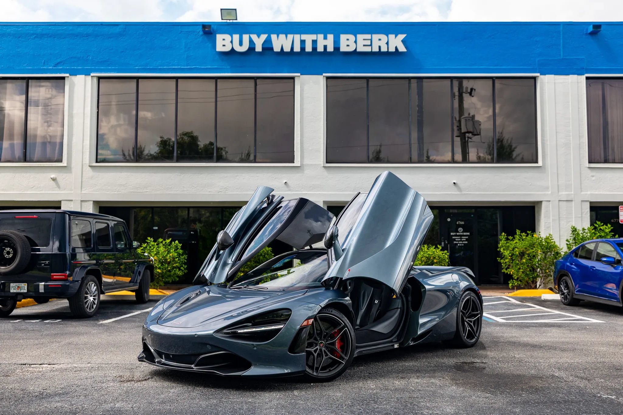 Used 2018 McLaren 720S Performance RWD image 1