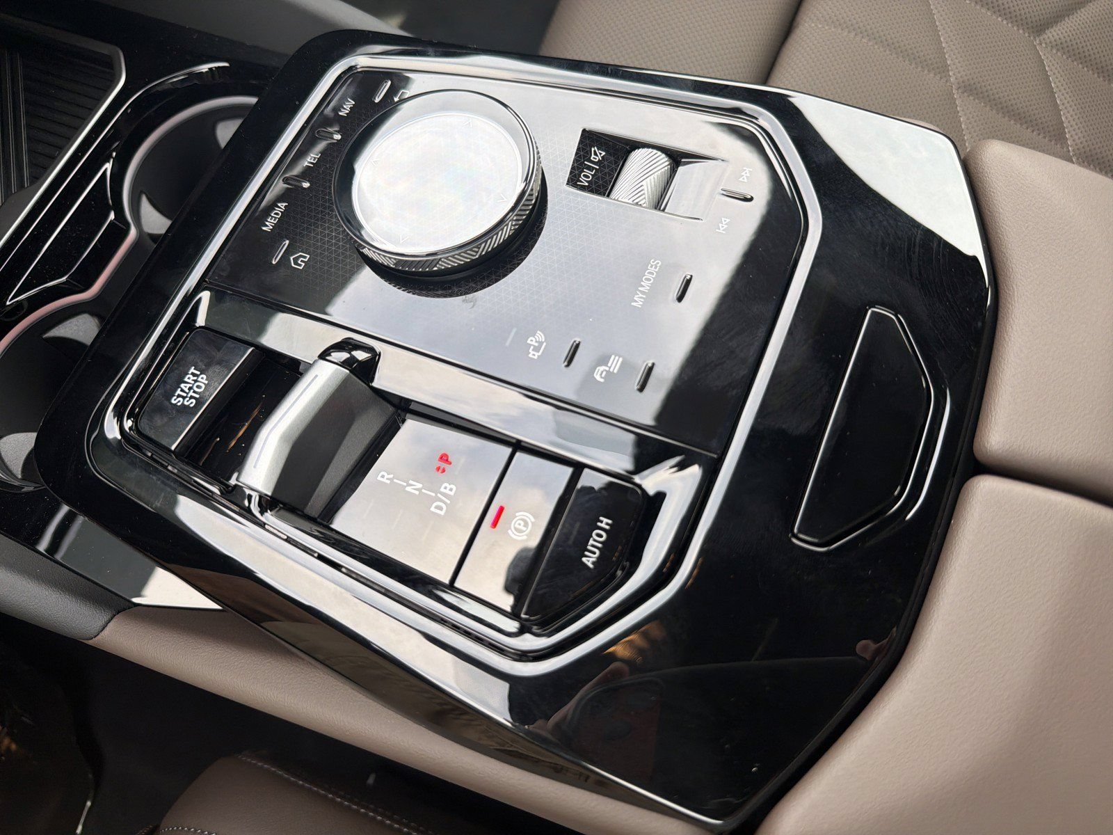 New 2027 BMW i5 eDrive40 w/ Premium Package RWD image 36