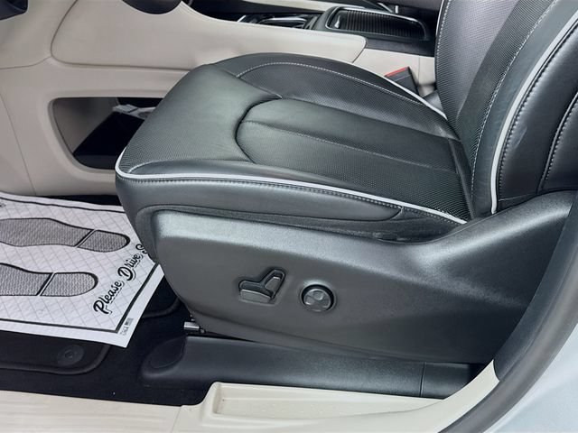 Used 2024 Chrysler Pacifica Limited FWD image 19
