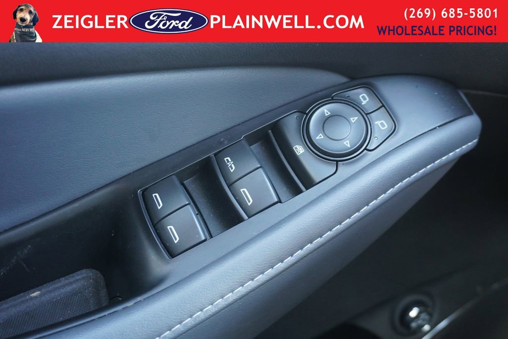 Used 2023 Buick Enclave Essence w/ Sport Touring Edition image 31