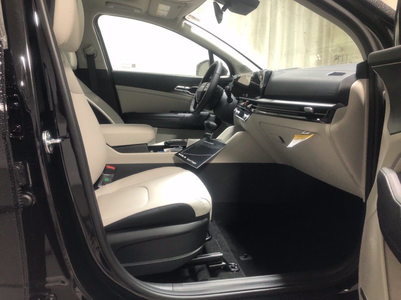 New 2026 Kia Sportage EX w/ EX Panorama Roof Package FWD image 13