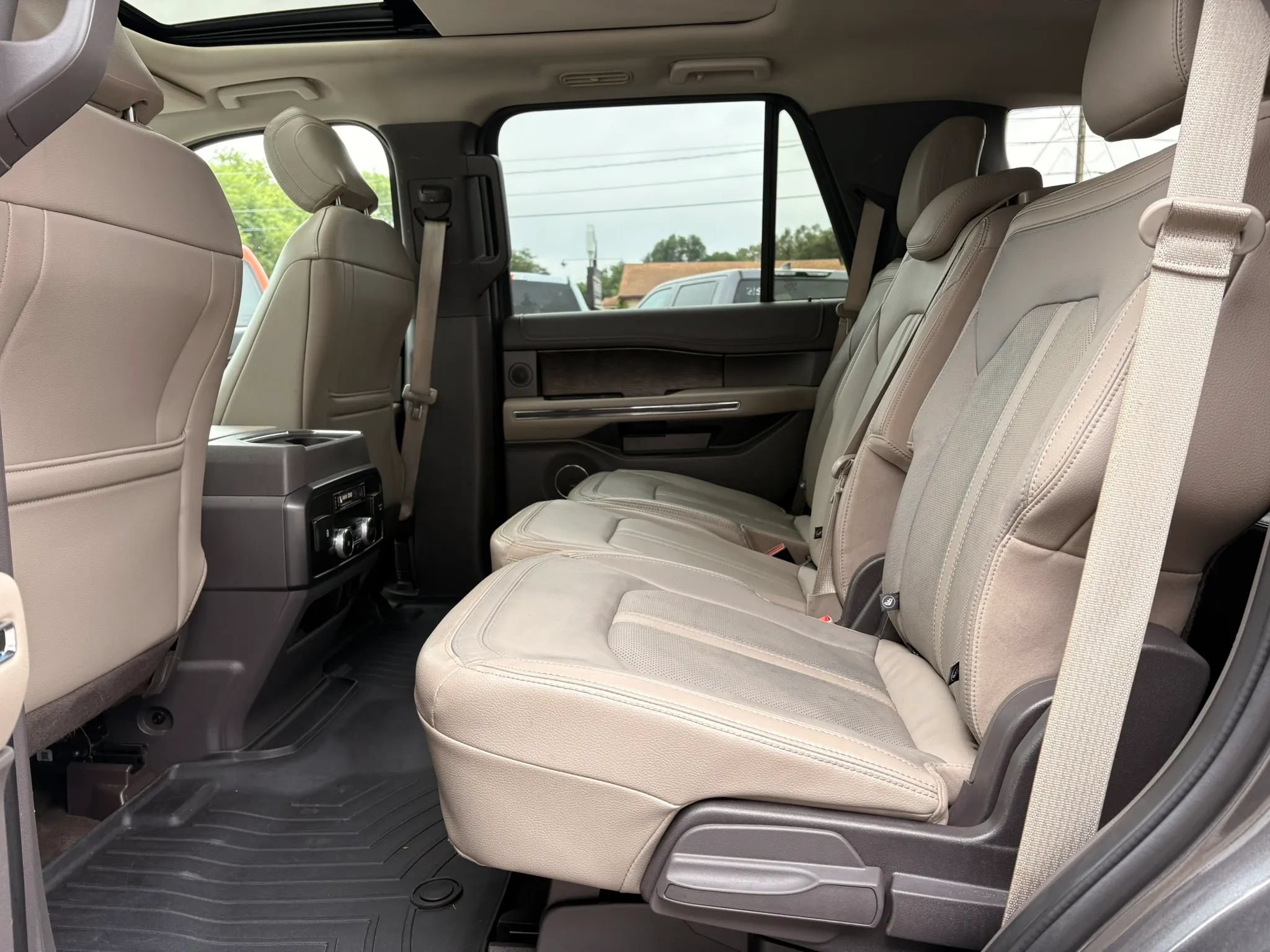 Used 2019 Ford Expedition Limited w/ Special Edition Package AWD/4WD image 14