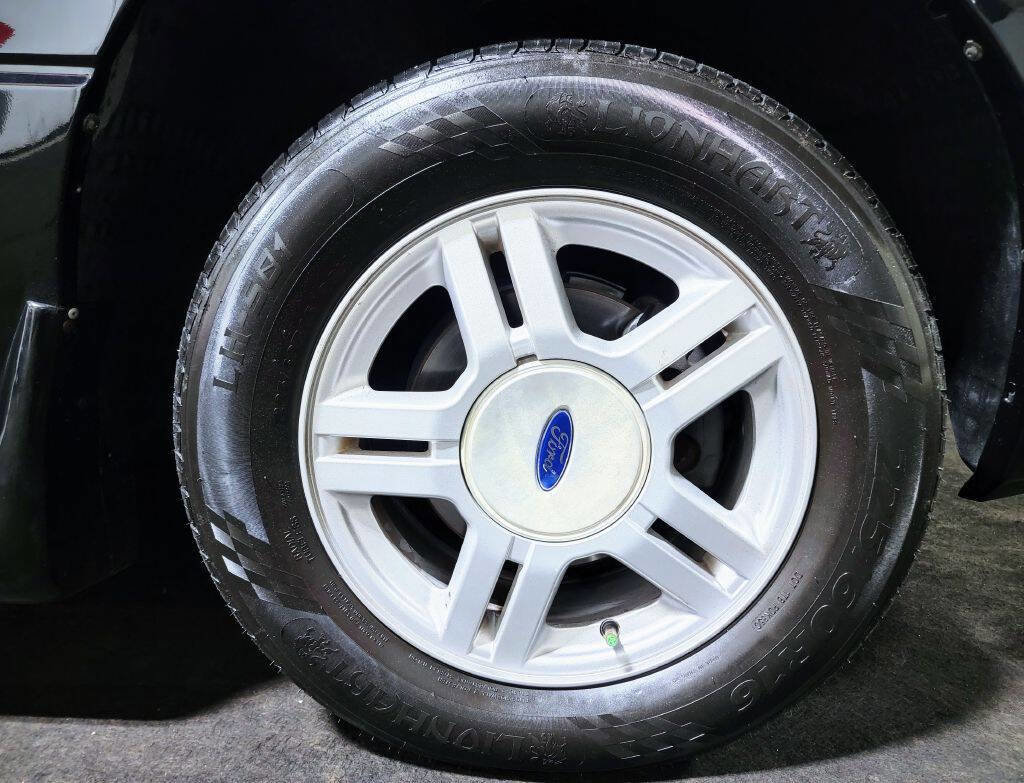 Used 2003 Ford Windstar SE image 17