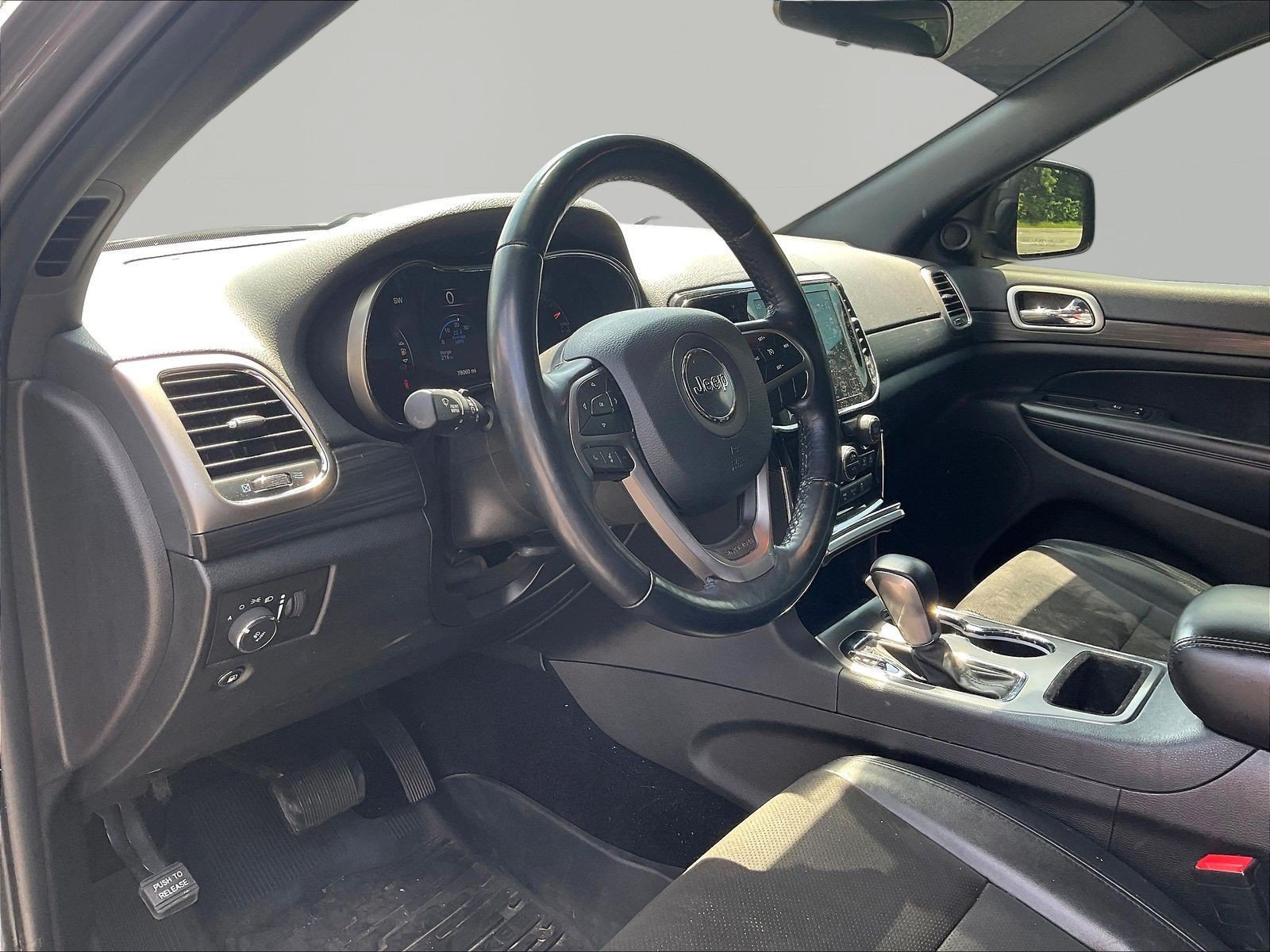 Used 2021 Jeep Grand Cherokee Laredo X AWD/4WD image 18