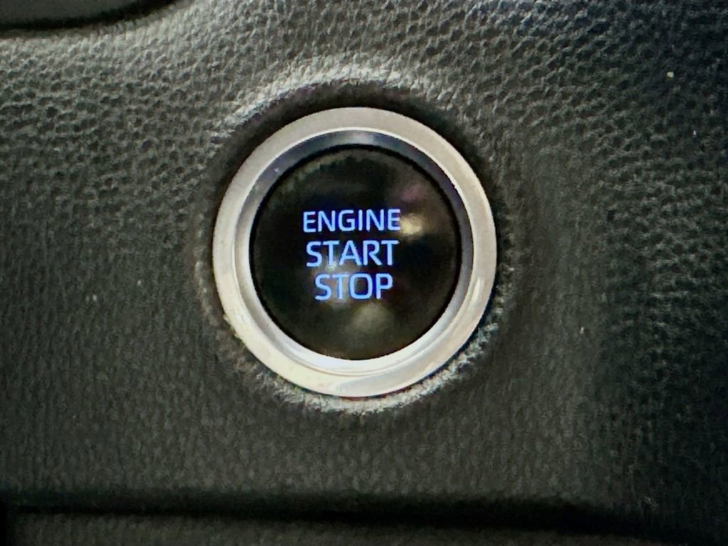 Used 2022 Toyota Tundra SR5 w/ SR5 Convenience Package RWD image 25