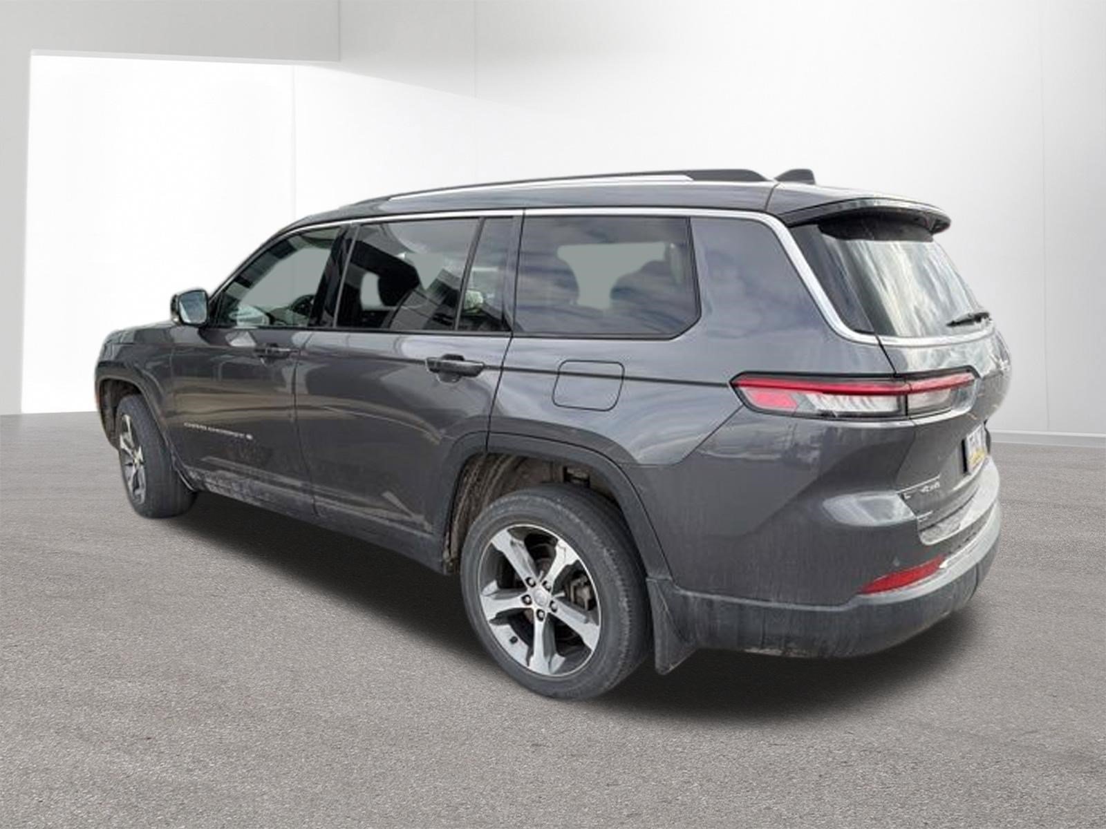 Used 2023 Jeep Grand Cherokee L Limited AWD/4WD image 28