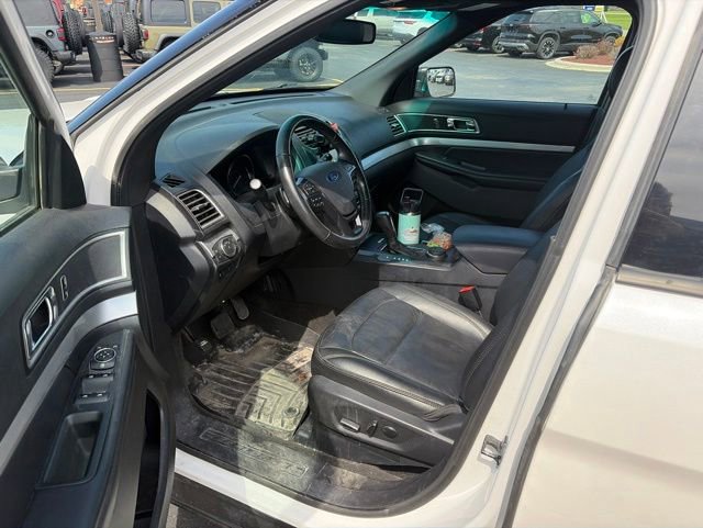 Used 2016 Ford Explorer XLT w/ Equipment Group 202A AWD/4WD image 9