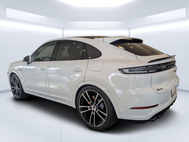 Used 2025 Porsche Cayenne Turbo AWD/4WD image 5