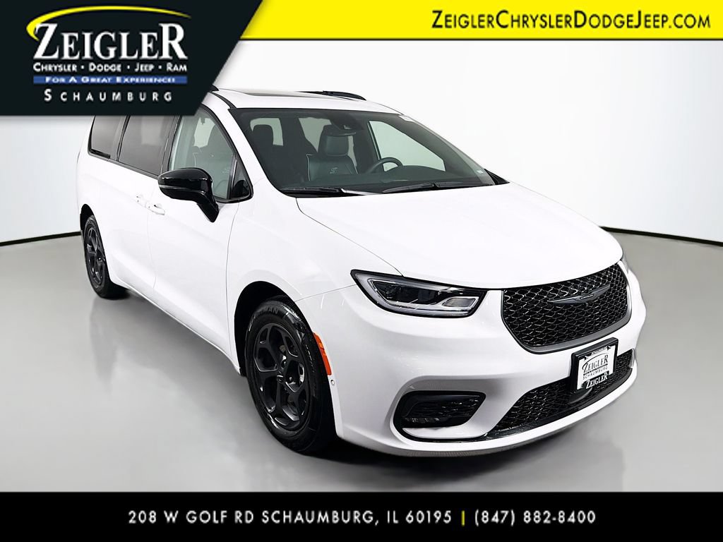 Used 2024 Chrysler Pacifica Premium