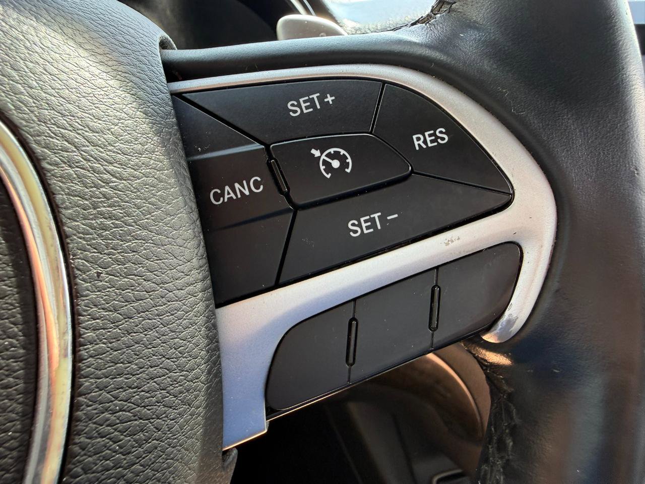 Used 2015 Dodge Durango Limited w/ Premium Group RWD image 38