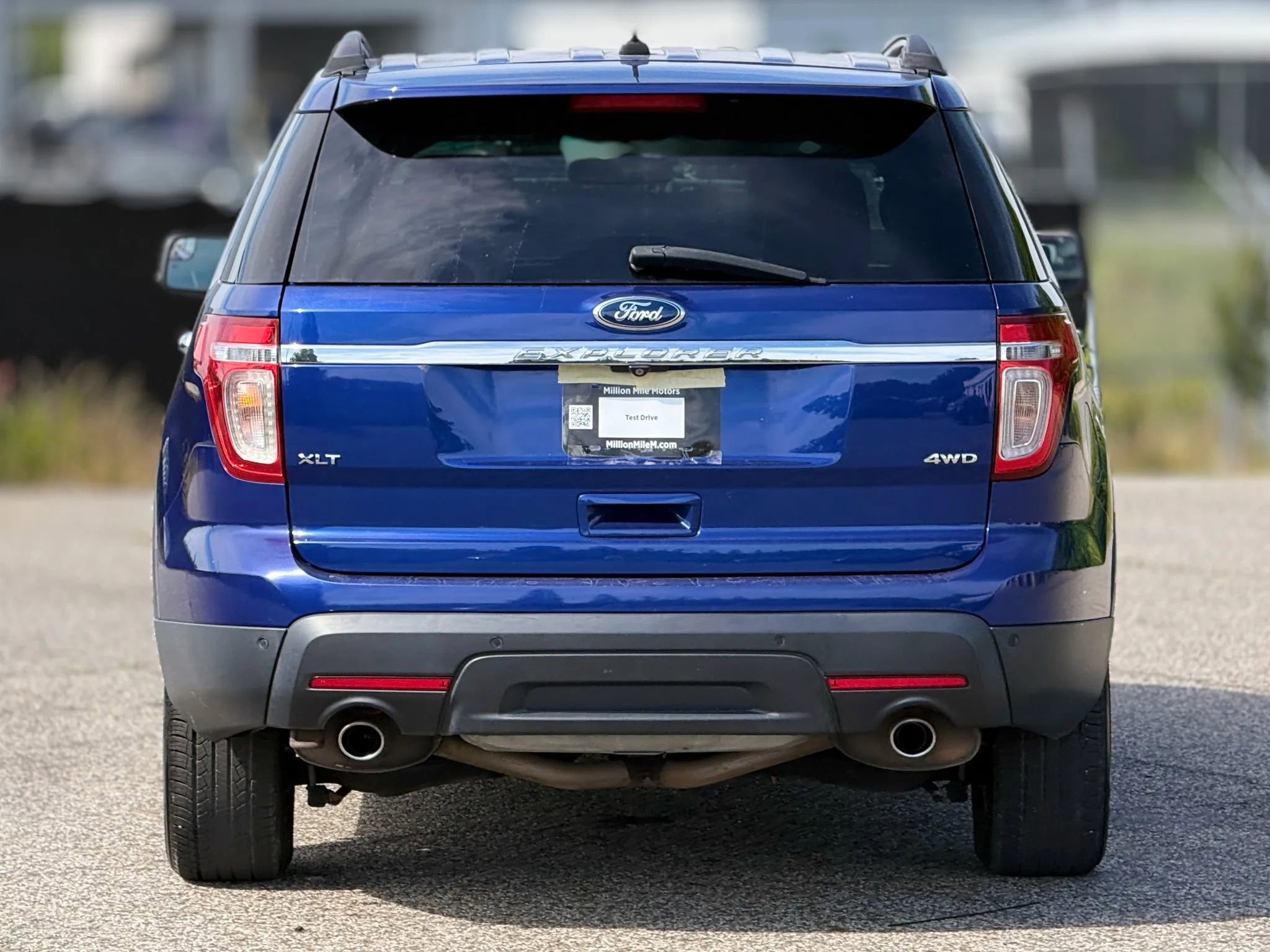 Used 2014 Ford Explorer XLT w/ Equipment Group 202A AWD/4WD image 4