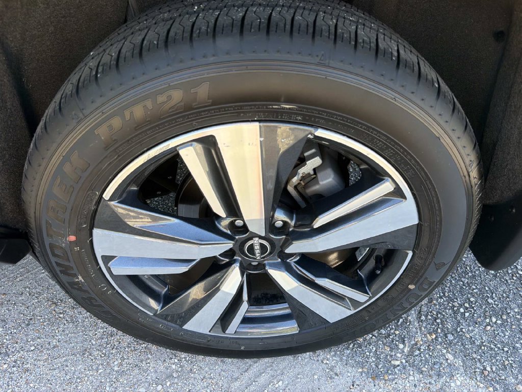 Used 2024 Nissan Rogue SL w/ SL Premium Package FWD image 30
