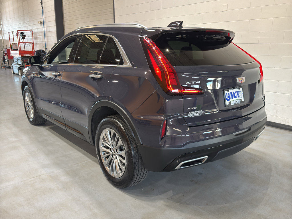 Used 2025 Cadillac XT4 Premium Luxury image 3