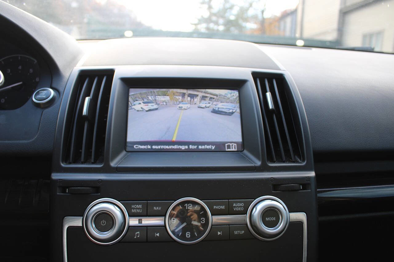 Used 2014 Land Rover LR2 HSE image 24