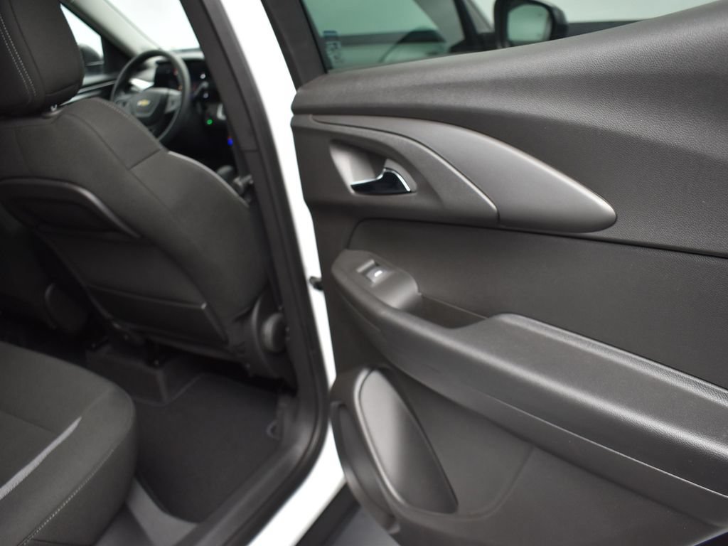 New 2025 Chevrolet TrailBlazer LS w/ LS Convenience Package FWD image 20