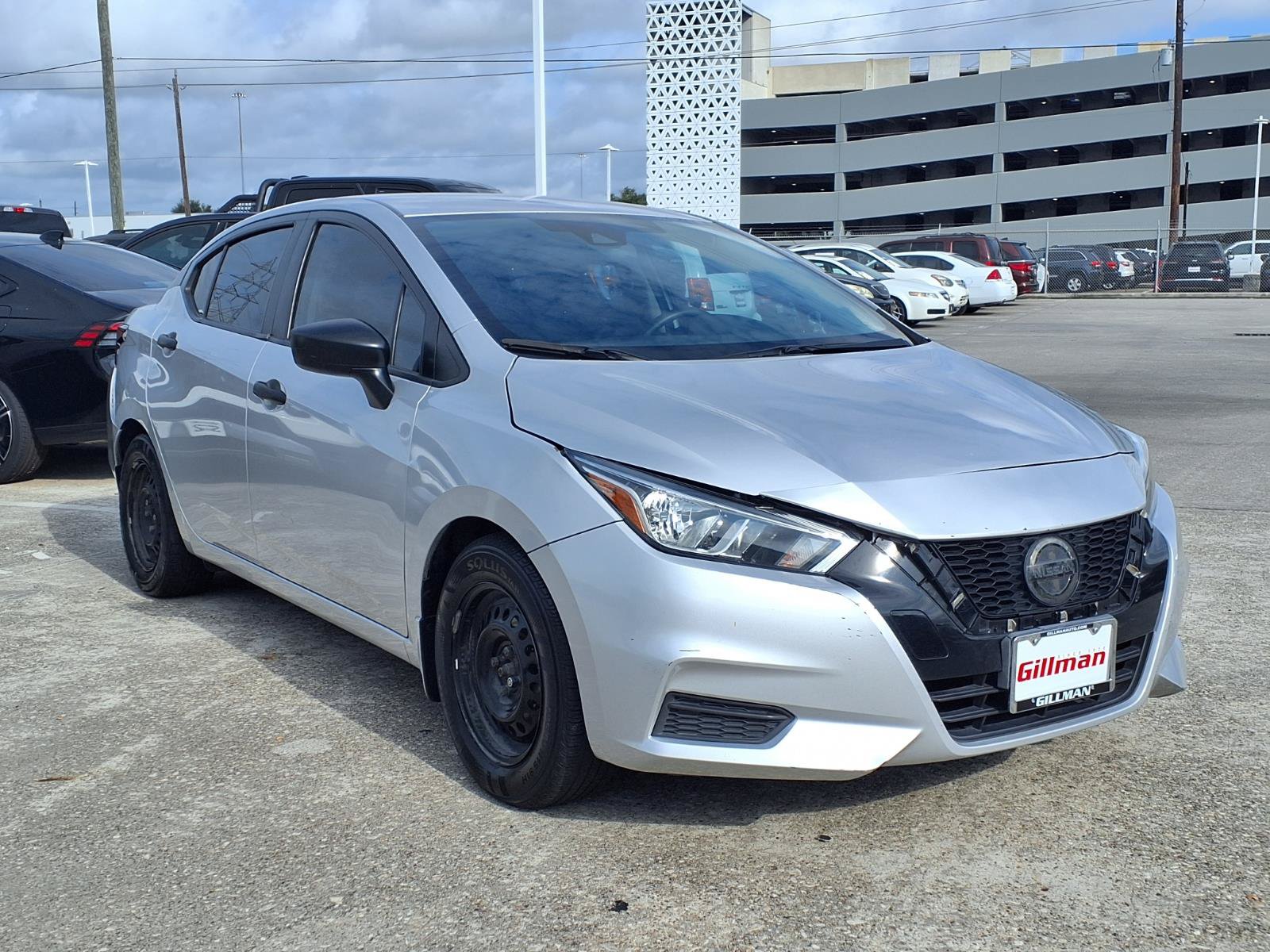 Used 2020 Nissan Versa S FWD image 2
