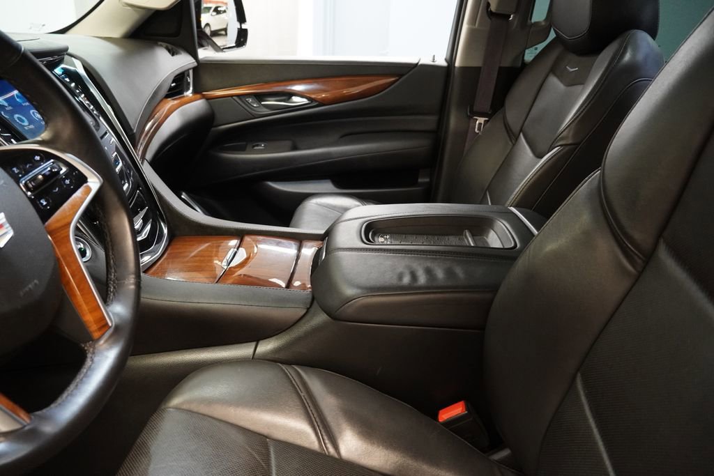 Used 2017 Cadillac Escalade ESV Luxury image 8