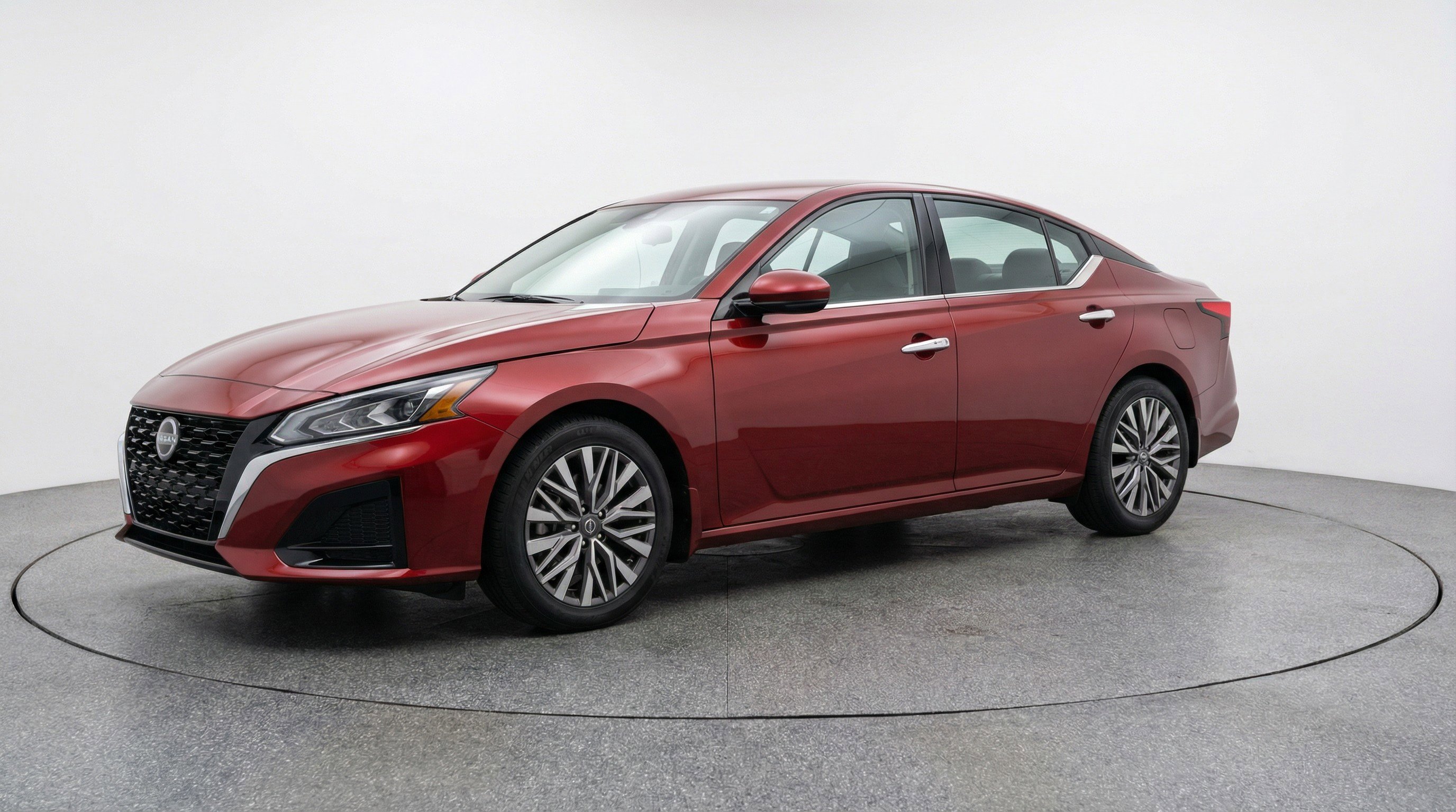 Used 2025 Nissan Altima 2.5 SV image 3