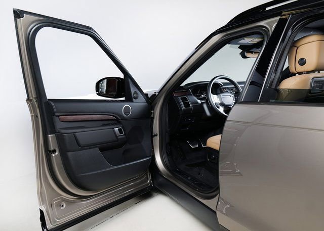 New 2026 Land Rover Discovery Dynamic SE image 23