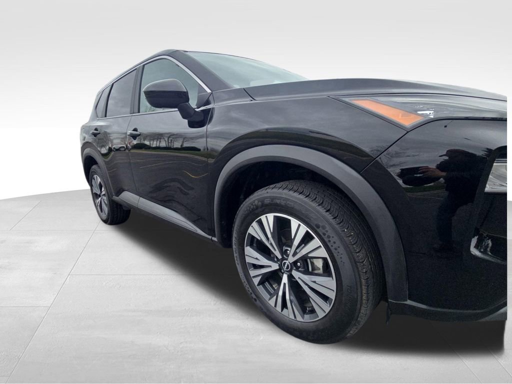 Used 2023 Nissan Rogue SV image 16