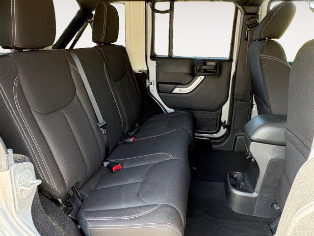 Used 2016 Jeep Wrangler Unlimited Sahara w/ Connectivity Group AWD/4WD image 4