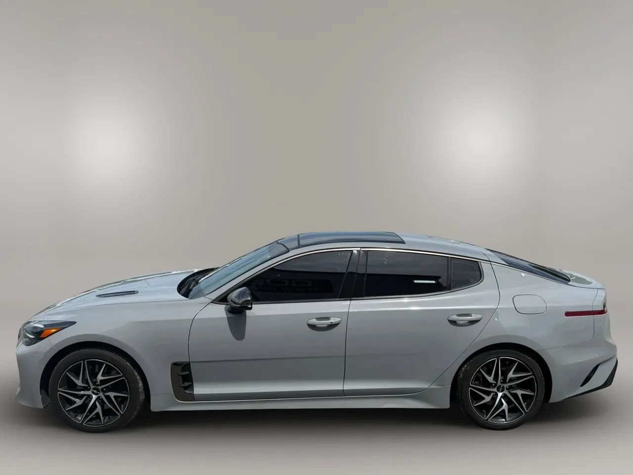 Used 2022 Kia Stinger GT-Line w/ Sun & Sound Package RWD image 4