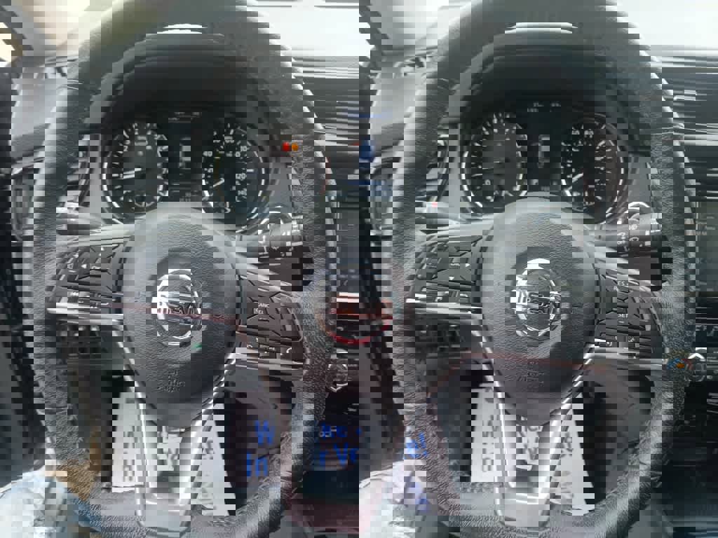 Used 2019 Nissan Rogue SV image 11