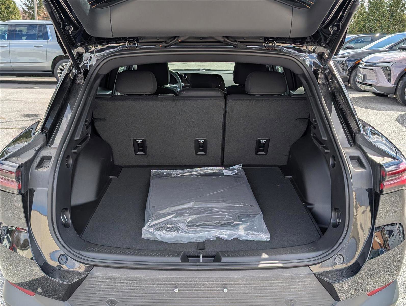 New 2026 Chevrolet Equinox EV LT FWD image 9